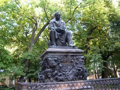 Монумент Крылова в Санкт-Петербурге Стоковое Изображение - изображение  насчитывающей фото, город: 164066659