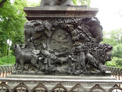 File:Памятник Крылову И. А в Летнем саду.jpg - Wikimedia Commons