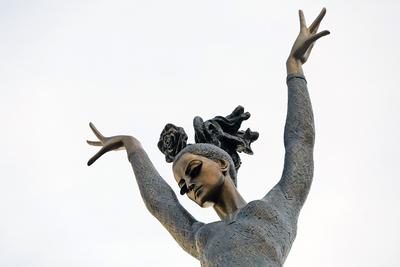 Памятник майе плисецкой в Москве фото фотографии