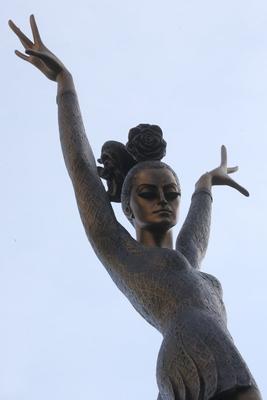 Новости. Памятник Майе Плисецкой открыли в сквере ее имени
