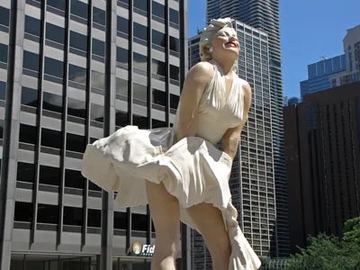 В Чикаго появилась гигантская Мэрилин Монро