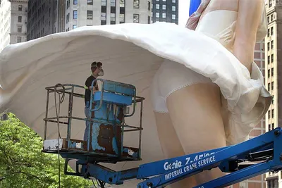 В Чикаго появилась гигантская скульптура Мэрилин Монро в развевающемся  платье - Лига Новости. Информационный портал