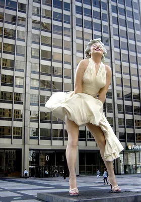 Статуя Мерилин Монро в Чикаго Редакционное Фото - изображение насчитывающей  кино, городск: 63298846