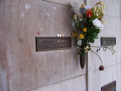 Фото: гигантская Мэрилин Монро в центре Чикаго