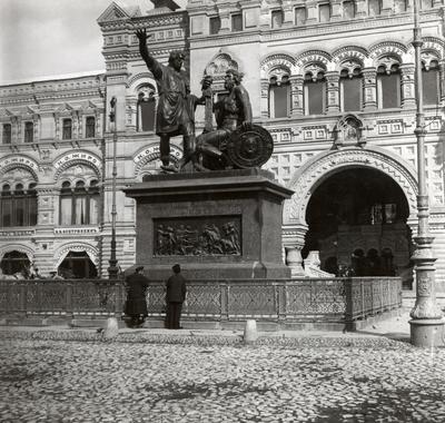 4 марта 1818 года был открыт памятник Кузьме Минину и Дмитрию Пожарскому -  Российское историческое общество