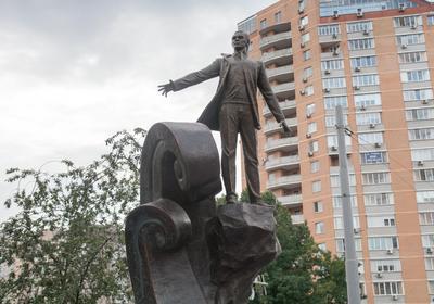 В Баку состоялось открытие памятника Муслиму Магомаеву - РИА Новости,  17.08.2022