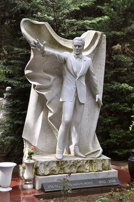 Памятник Муслиму Магомаеву приведут в порядок в Пресненском районе - Москва .Центр