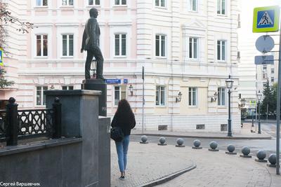 Памятник муслиму магомаеву в Москве фото фотографии