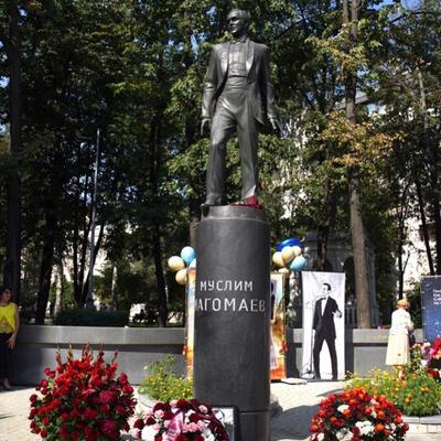 В Москве почтили память великого азербайджанского и российского певца и  композитора Муслима Магомаева - АЗЕРТАДЖ