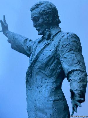 Памятник Муслиму Магомаеву, Люди, Памятники, Москва