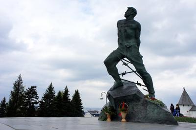 Памятник Мусе Джалилю в Казани | Описание и фото