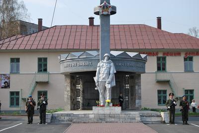 Кузбасский памятник Неизвестному солдату встретит 23 февраля... без ноги -  KP.RU