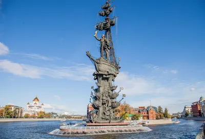 Файл:Monument to Peter the Great in Moscow.jpg — Википедия
