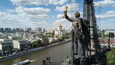 Памятники Петру Первому в Петербурге: не только медный всадник