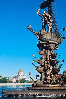 Памятник Петру Великому: 98 метров бронзы, стали и меди - РИА Новости,  05.10.2010