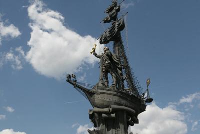 Памятник Петру I Москве России Редакционное Фотография - изображение  насчитывающей перемещение, больш: 152736462