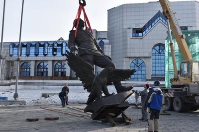 В Новосибирске переносят памятник Покрышкину — на его месте будет ТЦ -  Рамблер/финансы