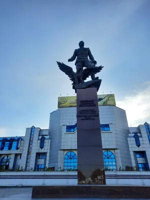 В Новосибирске перенесли памятник Покрышкину | 14.04.2022 | Красноярск -  БезФормата