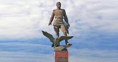 Памятник А.И. Покрышкину – первому трижды Герою Советского Союза.
