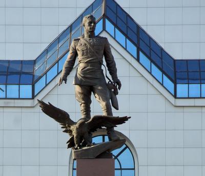Памятник Покрышкину уберут от ДК «Сибсельмаш» - Новая Сибирь online