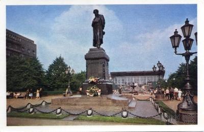 Памятник А. С. Пушкину (Санкт-Петербург, площадь Искусств) — Википедия