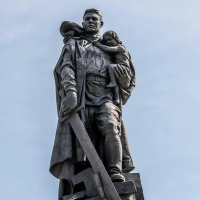 Памятник Солдату-освободителю в Трептов-парке в Берлине | РИА Новости  Медиабанк