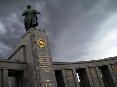 Символ Великой Победы в Трептов-парке : АлтГТУ