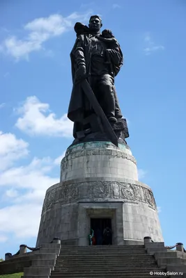 Спасшему мир: как в Берлине появился главный памятник советскому солдату |  Статьи | Известия
