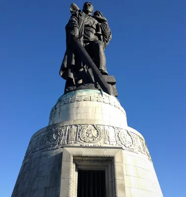 Памятник Воин-освободитель в Берлине - Достопримечательность