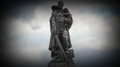 Советский памятник солдата, Берлин, Германия Редакционное Фото -  изображение насчитывающей воинско, воин: 65482431