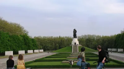 Монумент «Воину-освободителю» в Трептов-парке, Берлин. Отели рядом, фото,  видео, как добраться, история — Туристер.Ру
