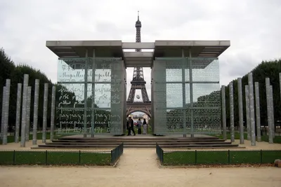 Легенды Парижа: Три Дюма с площади генерала Катру | Путеводитель \"Только  Париж!\"
