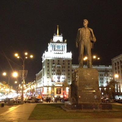 У памятника князю Владимиру в Москве включили художественную подсветку ::  Новости :: ТВ Центр