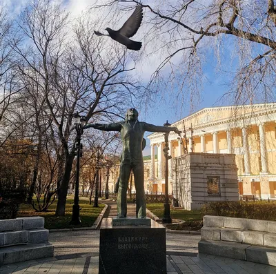 Памятник Владимиру Маяковскому — Узнай Москву