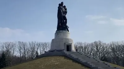 Мемориал Воину-Освободителю открыли в Кемерово, он является точной копией  скульптуры в Берлине - Сибирь || Интерфакс Россия