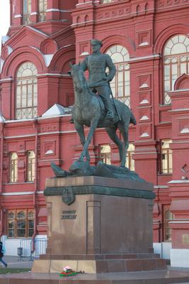 Памятник маршалу Жукову (Москва) — Википедия