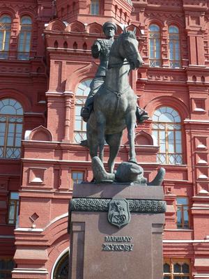 Памятник жукову в Москве фото фотографии