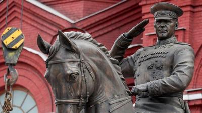 Памятник Жукову на Манежной площади в Москве демонтирован для реставрации  (20.03.2020)