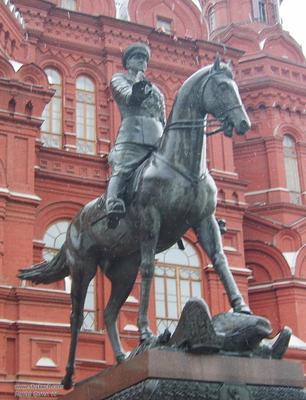 Первый на Урале памятник Жукову был установлен в Ирбите - «Уральский  рабочий»