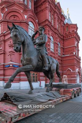 Старый на новый: в Москве убирают памятник Жукову - Газета.Ru