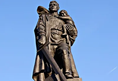 Памятник императору Вильгельму I на Дворцовой площади в Берлине [2] —  военное фото