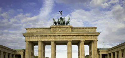 Памятник столбца победы Берлина в парке Tiergarten, Берлин, Стоковое Фото -  изображение насчитывающей сад, город: 69518554