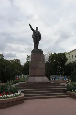 Под Брестом есть аллея из советских памятников, привезенных из Польши  (видео)