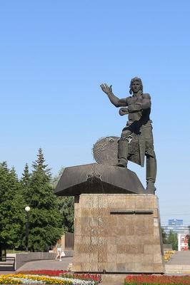 В Челябинске открыли памятник Защитнику Отечества