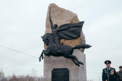 Памятник Курчатову, Челябинск: лучшие советы перед посещением - Tripadvisor