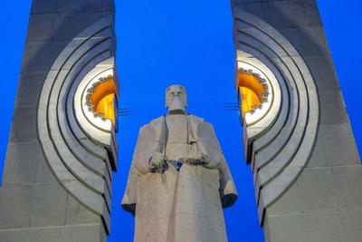 Памятник В.И. Ленину в Челябинске - фото, отзывы 2024, рейтинг, телефон и  адрес