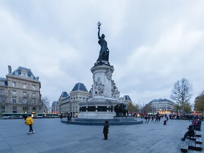 Достопримечательности Парижа в режиме реального времени