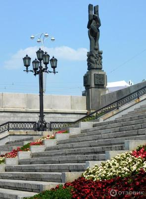 В Екатеринбурге разрешили фотографировать памятник Татищеву и де Генину -  «Уральский рабочий»
