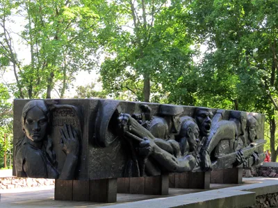 File:Гомель. Памятник ополченцам - защитникам города 03.jpg - Wikimedia  Commons
