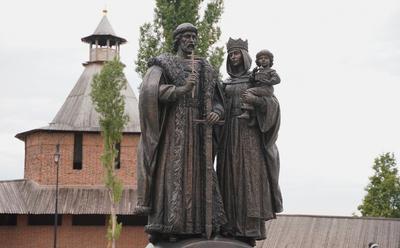 Памятники в Нижнем Новгороде фото